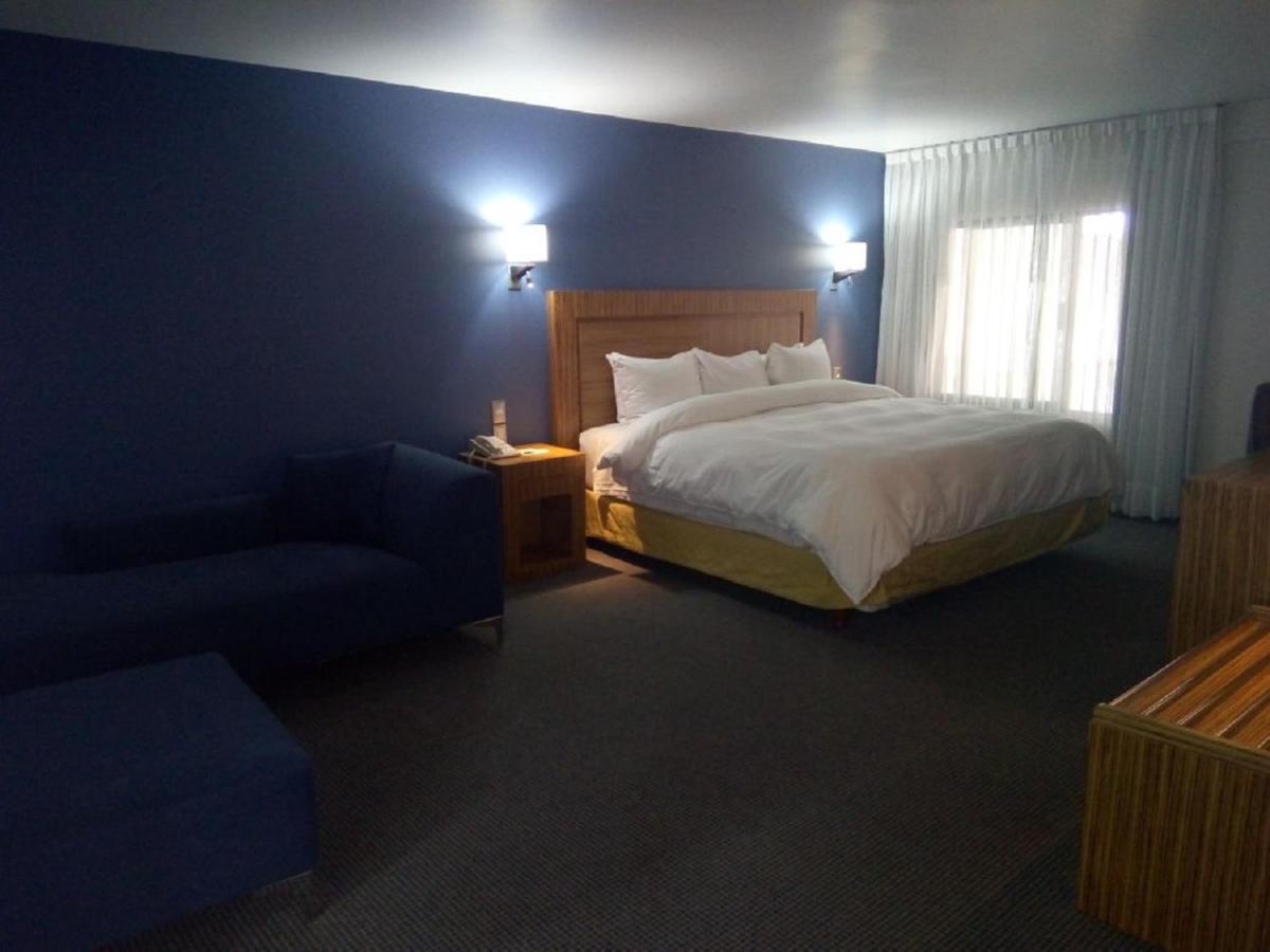 Radisson Hotel & Convention Center トルーカ エクステリア 写真